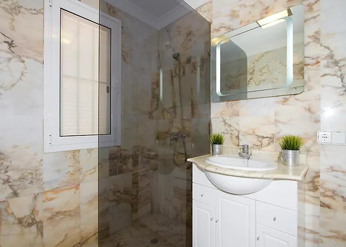 Benedicte Βίλα *