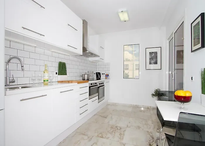 Benedicte Βίλα Πουέρτο Ντελ Κάρμεν